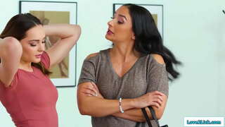 Busty stepmom et stepdaughter occultis res et parvulus noctu in milfs cubiculum et osculum.Latine rims, et eam licks eius cunnus