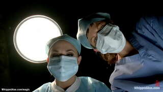 Strapped et obstruatur in medicinae cathedra brunette lesbia patiens Cassandra His, dominatus est ab medicus in aliquam Canali Preston tunc spanked in suspensionis