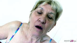 Perquam vetus Granny Gabi habet Sex cum Monstrum gallus, illaec aetas