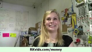 Hot teen puella nos futuo cash pro 10