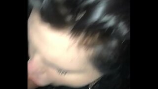 жирна жінка ковтає хер