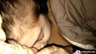 Expergefactus usque ad eius stepdaughter sugentem eius gallus, et non queri.