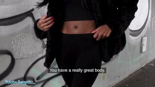 Publica Agens UK Nigrum Asia Rae equitat eius magnus liquidis asinum in ingens dick pro nummis