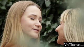 Sexy teen amicae lingent singulis aliis infectum pussies