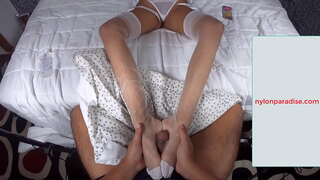 Cum in nylon pedum plantis